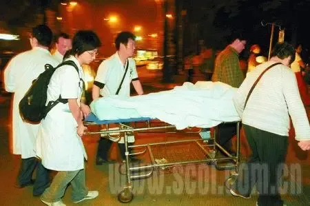 救援——医护工作者共同履行的天职 救援——医护工作者共同履行的天职