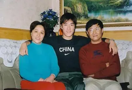 父子同为火炬手 刘翔一家甜蜜家居照曝光 父子同为火炬手 刘翔一家甜蜜家居照曝光
