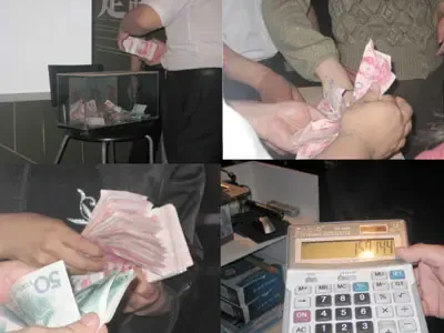现场清点捐款数额 现场清点捐款数额