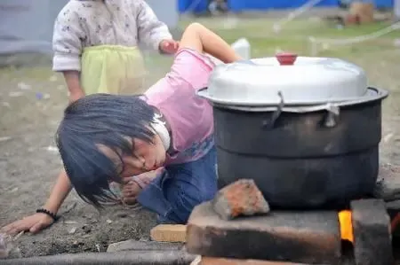 灾区的孩子早当家 灾区的孩子早当家