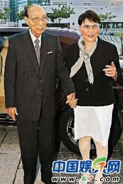 伏明霞老公百亿竞购TVB 传最大买家为地产富豪 伏明霞老公百亿竞购TVB 传最大买家为地产富豪