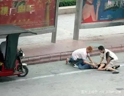组图:打劫单身漂亮女子过程被真实拍下 组图:打劫单身漂亮女子过程被真实拍下