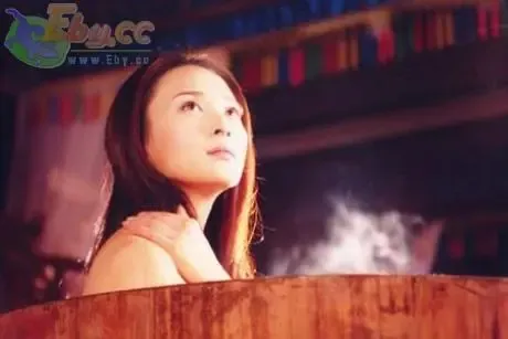 明星沐浴显婀娜身姿 魅影悠然如出水芙蓉(组图) 明星沐浴显婀娜身姿 魅影悠然如出水芙蓉(组图)
