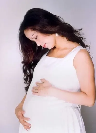 娱乐圈美艳大肚婆 做一个香艳的居家妈妈(组图) 娱乐圈美艳大肚婆 做一个香艳的居家妈妈(组图)