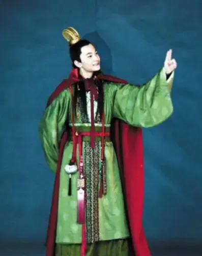 新红楼“四春”很雷很前卫 红眼妆酷似王菲 新红楼“四春”很雷很前卫 红眼妆酷似王菲