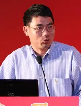 搜房控股董事长、中国指数研究院院长 莫天全 搜房控股董事长、中国指数研究院院长 莫天全
