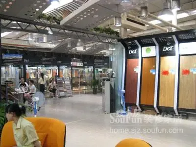 扩大后的德尔地板新店分为实木复合地板馆和强化地板馆两大馆 扩大后的德尔地板新店分为实木复合地板馆和强化地板馆两大馆