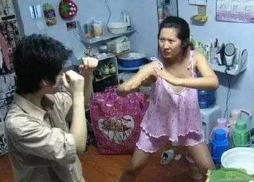牛牛圖片館 jtsp.blog.china.com 组图:女生在宿舍内忽然功力大增