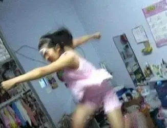 牛牛圖片館 jtsp.blog.china.com 组图:女生在宿舍内忽然功力大增