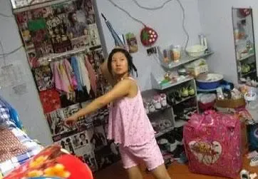 牛牛圖片館 jtsp.blog.china.com 组图:女生在宿舍内忽然功力大增