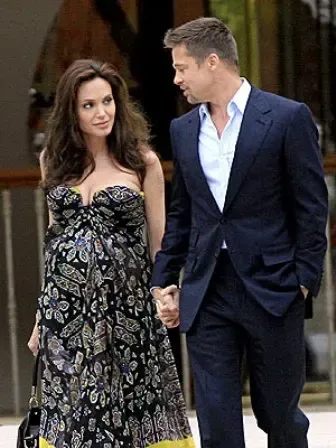 朱莉喜诞龙凤宝宝 将与皮特幸福组建八口之家