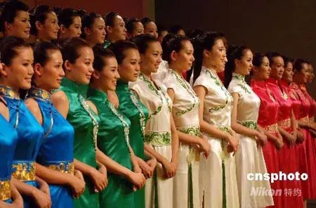 北京奥运会颁奖礼仪服装发布 颇具中国特色