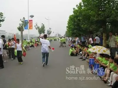 激动地等待火炬到来 激动地等待火炬到来