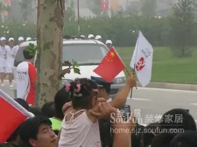 给圣火加油我也不能落后 给圣火加油我也不能落后