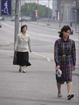 冒死偷拍!<em>朝鲜街头美女</em>