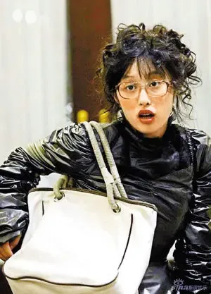 惊艳家居照!丑女林无敌竟是选秀林黛玉(组图) 惊艳家居照!丑女林无敌竟是选秀林黛玉(组图)