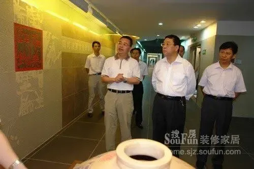 检查组领导马学军在唯美董事长陪同下参观唯美壁饰 检查组领导马学军在唯美董事长陪同下参观唯美壁饰