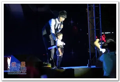 音乐人高进走进美罗湾 助阵欧客隆重公开|搜