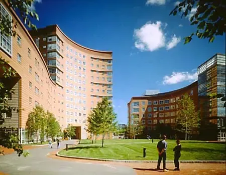 图文:国际十大学院之美国东北大学