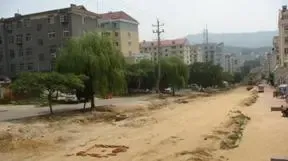 �����е�����ɽ·