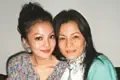 张韶涵母亲曝女儿被诱吸毒 明星与父母家居照