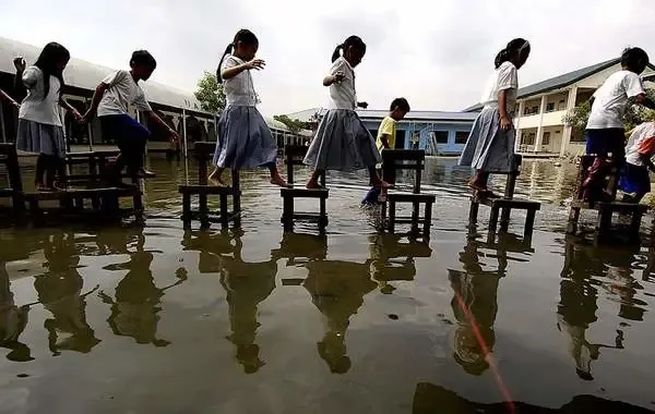 近期国际国内震撼图片精选:伤亡+战争+军演+天