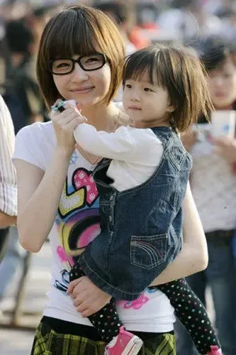 高晓松与小19岁娇妻图片