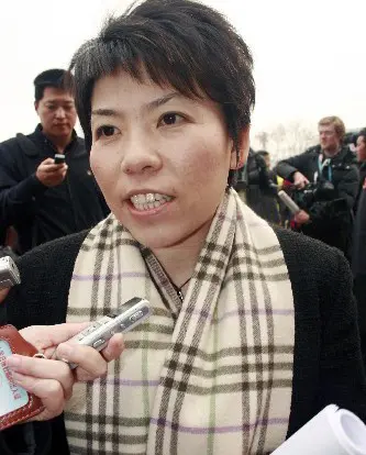 全国政协委员,著名乒乓球运动员,共青团北京市委副书记邓亚萍出席