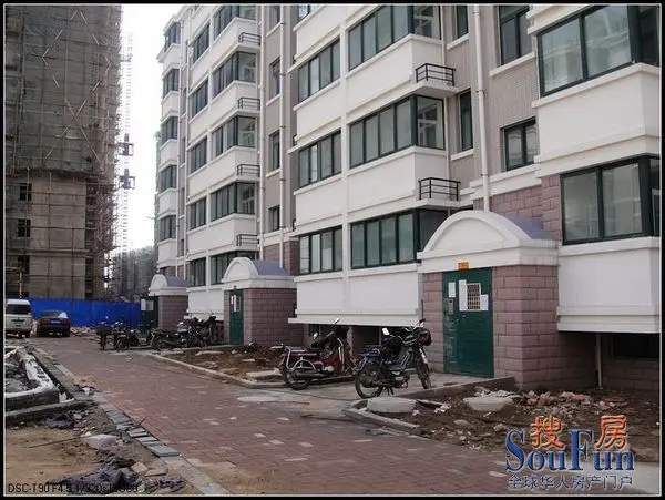 小区单元门近景