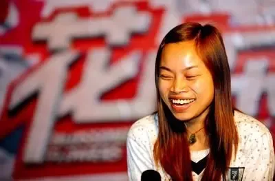 凤姐花儿朵朵晋级+唱歌加雷人轻松过关(组图)