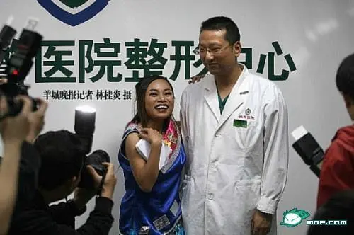 凤姐做客《lady呱呱》对比整容前后惊艳家居照