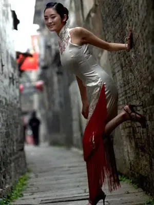 旗袍姐姐蹿红 身着旗袍跳热舞引外媒关注(组图)|