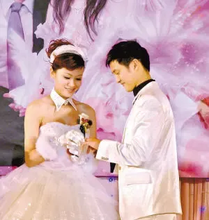 <em>卢彦勋</em>12月迎娶貌美<em>女友</em> 盘点明星豪华婚礼(图