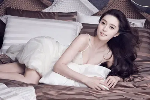 范冰冰惊艳床照 范冰冰惊艳床照