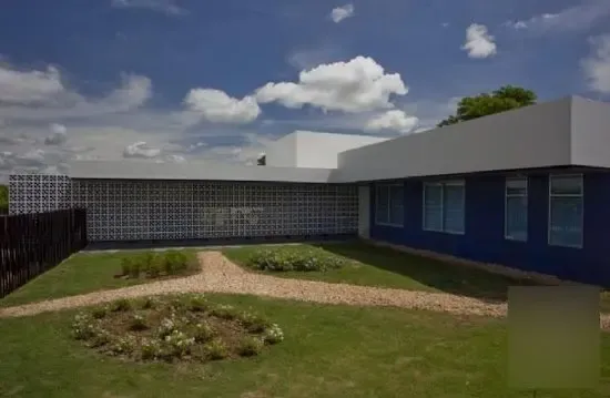 建在河边的现代时尚别墅5