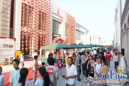 ����Ӫҵ�����10��ƽ�ף��ֵ�����㼯�˹��ڼ�ʮ��һ���մ�Ʒ��