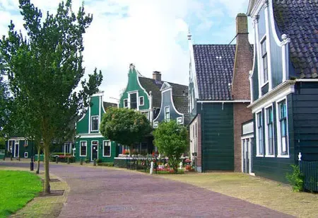 世界十大最富国家排名出炉 中国香港榜上有名