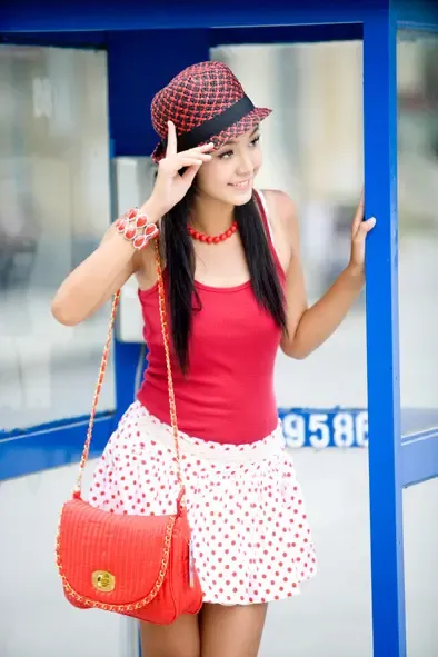 <em>越南12岁</em>嫩模爆红网络 萌女最爱温馨家居照(图