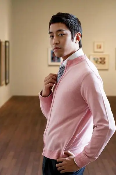 韩星神话eric退伍归来拍韩剧 演海警帅气依旧(