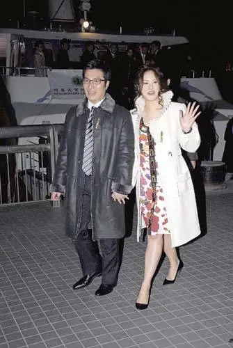豪门儿媳徐子淇怀双胞胎 优雅贵妇家居照首先曝光