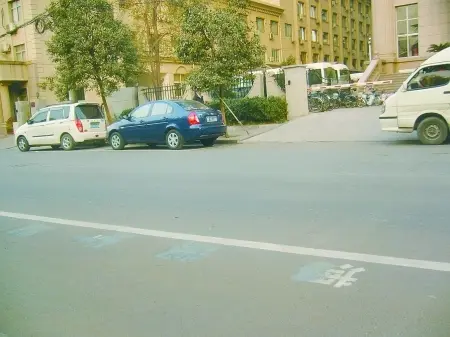 停管中心私卖8个车位 一个车位一年卖3650元