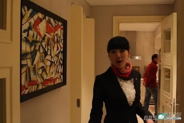 楼市再现最性感售楼<em>小姐</em> <em>每天</em>卖楼十套全凭身