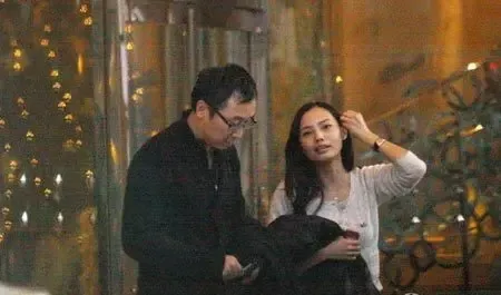 导演<em>陆川</em>密会神秘女+看正牌<em>女友</em>绝美家居照(组