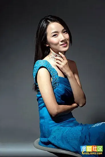 <em>女主播</em>管彤遭书记<em>熊抱 央视</em>主持工资豪宅曝光