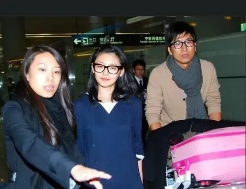 众多明星机场装扮比拼