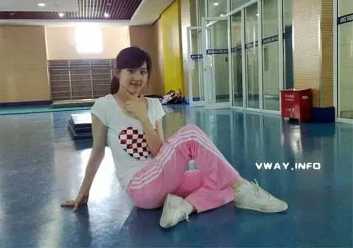 <em>奶茶妹妹</em>粉红家居照<em>走红</em>