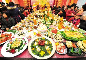 除夕年夜饭预定超4.4万桌 单桌均价1500元(图)