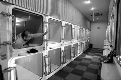 探访上海胶囊旅馆:每日最低收费28元起