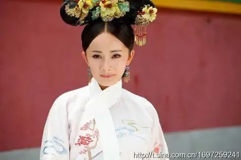 《宫锁心玉》冯绍峰穿越相拥 杨幂服饰大盘点(图) 《宫锁心玉》冯绍峰穿越相拥 杨幂服饰大盘点(图)