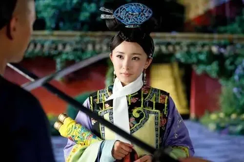 《宫锁心玉》冯绍峰穿越相拥 杨幂服饰大盘点(图) 《宫锁心玉》冯绍峰穿越相拥 杨幂服饰大盘点(图)